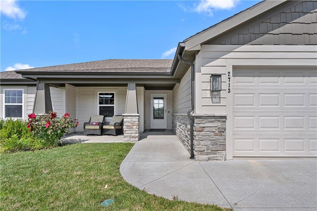 Photo 2 of 2713 S Fir Terrace