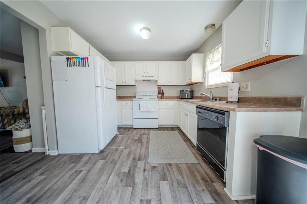 Photo 4 of 9501 W 86th Street