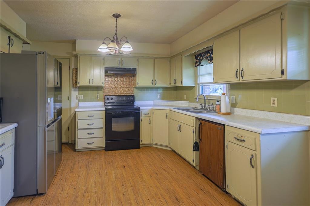 Photo 5 of 13137 Norris Road
