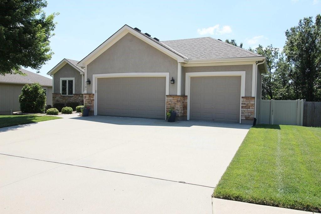 Photo 4 of 1101 NW Pecan Drive