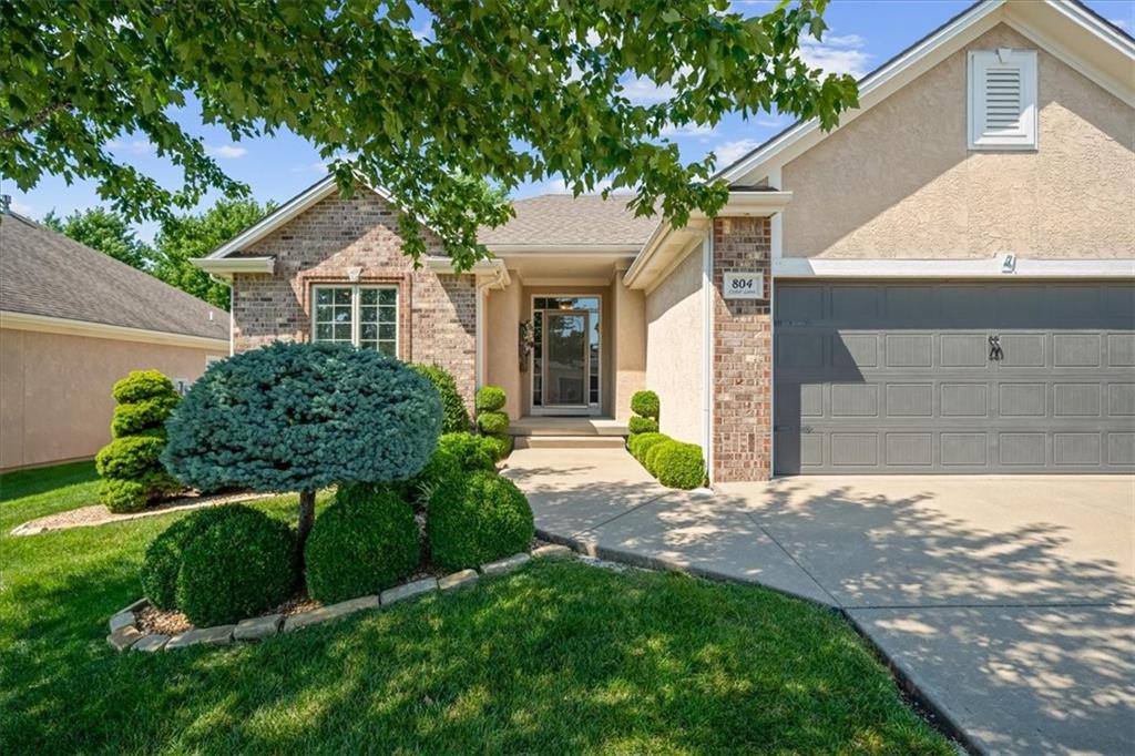 Photo 4 of 804 NW Cedar Lane