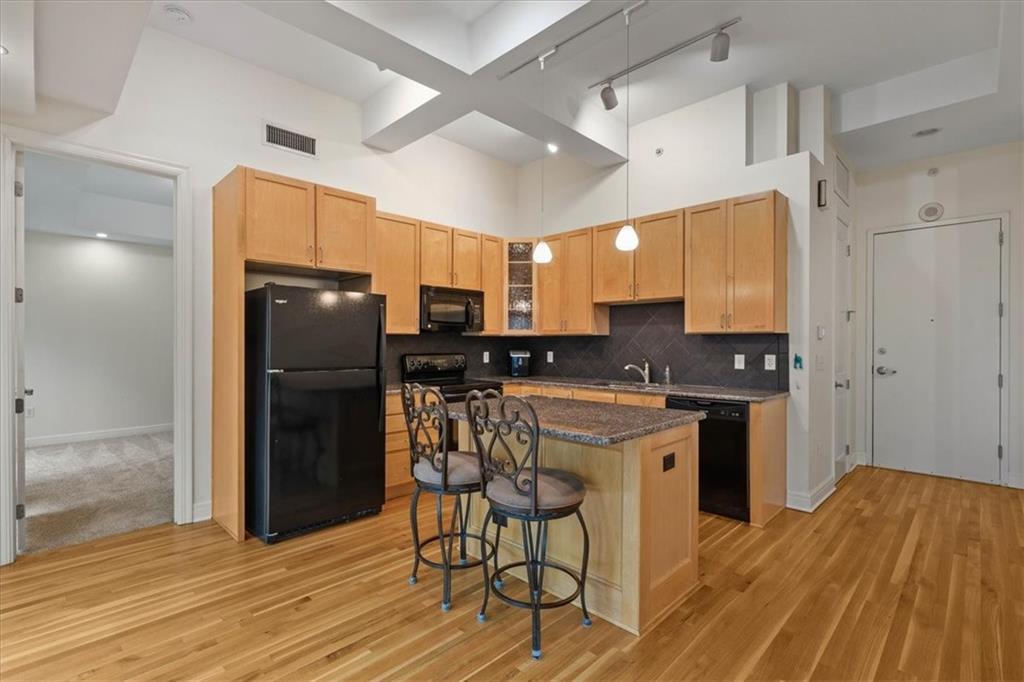 Photo 6 of 1101 Walnut Street #502