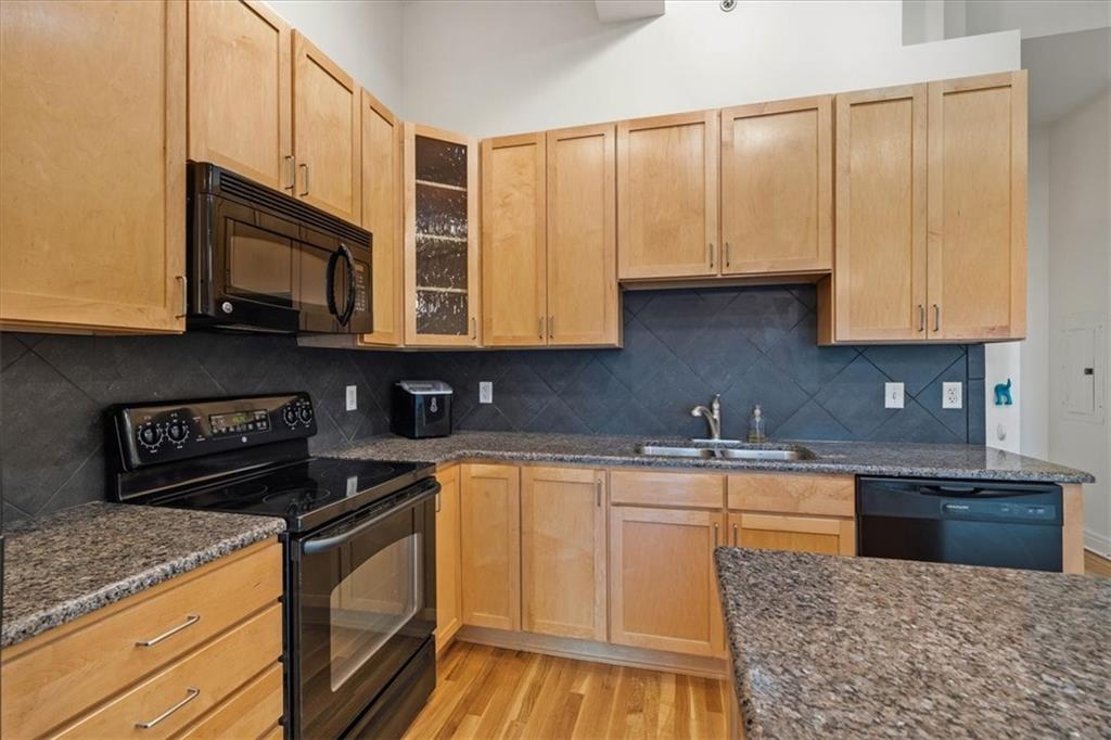 Photo 7 of 1101 Walnut Street #502
