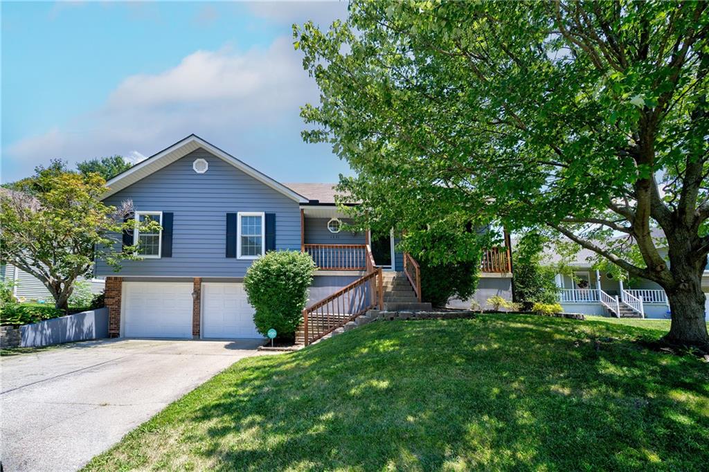 Photo of 1231 NE DEERBROOK Circle