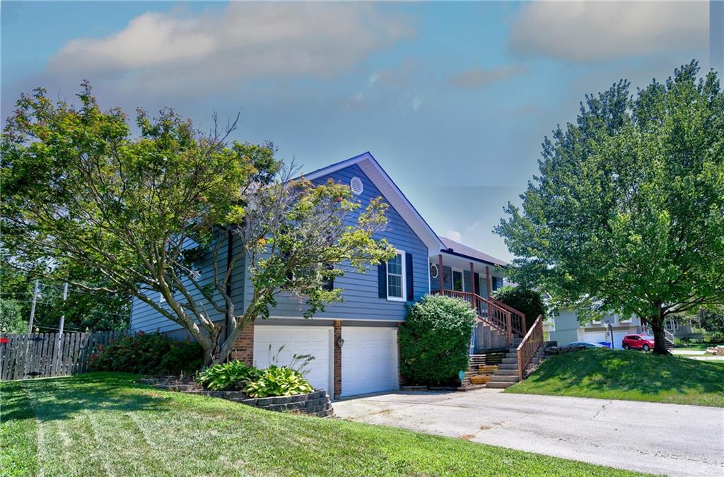 Photo 2 of 1231 NE DEERBROOK Circle