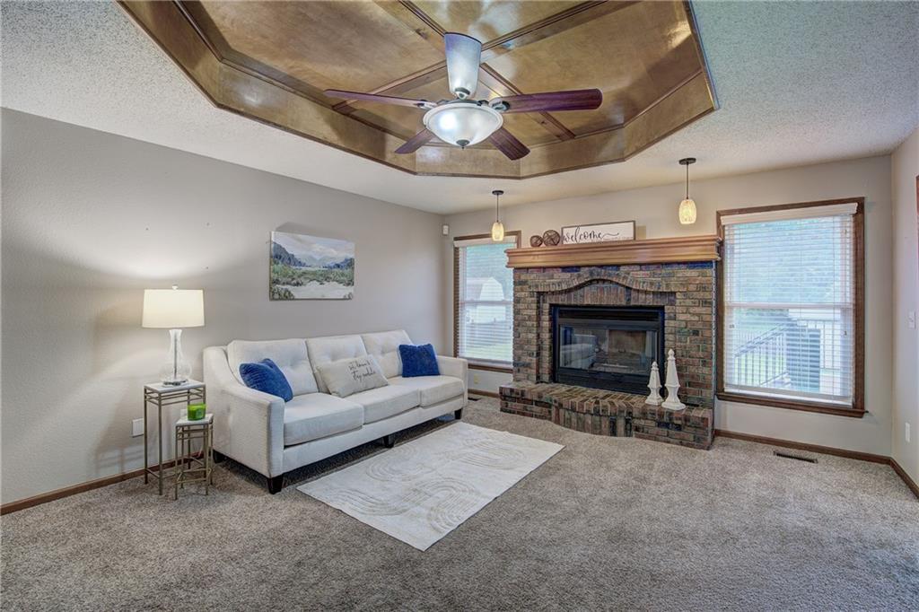 Photo 3 of 1231 NE DEERBROOK Circle