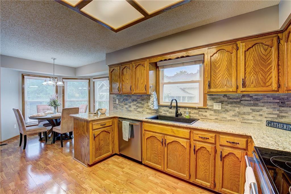 Photo 6 of 1231 NE DEERBROOK Circle
