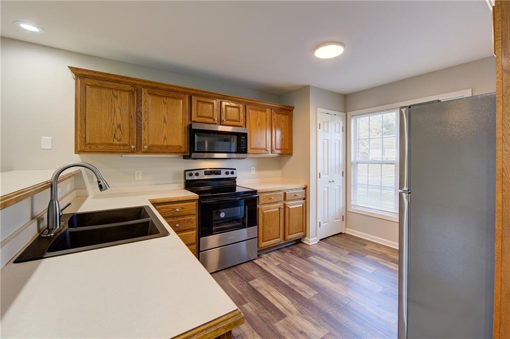 Photo 5 of 1721 Collins Drive