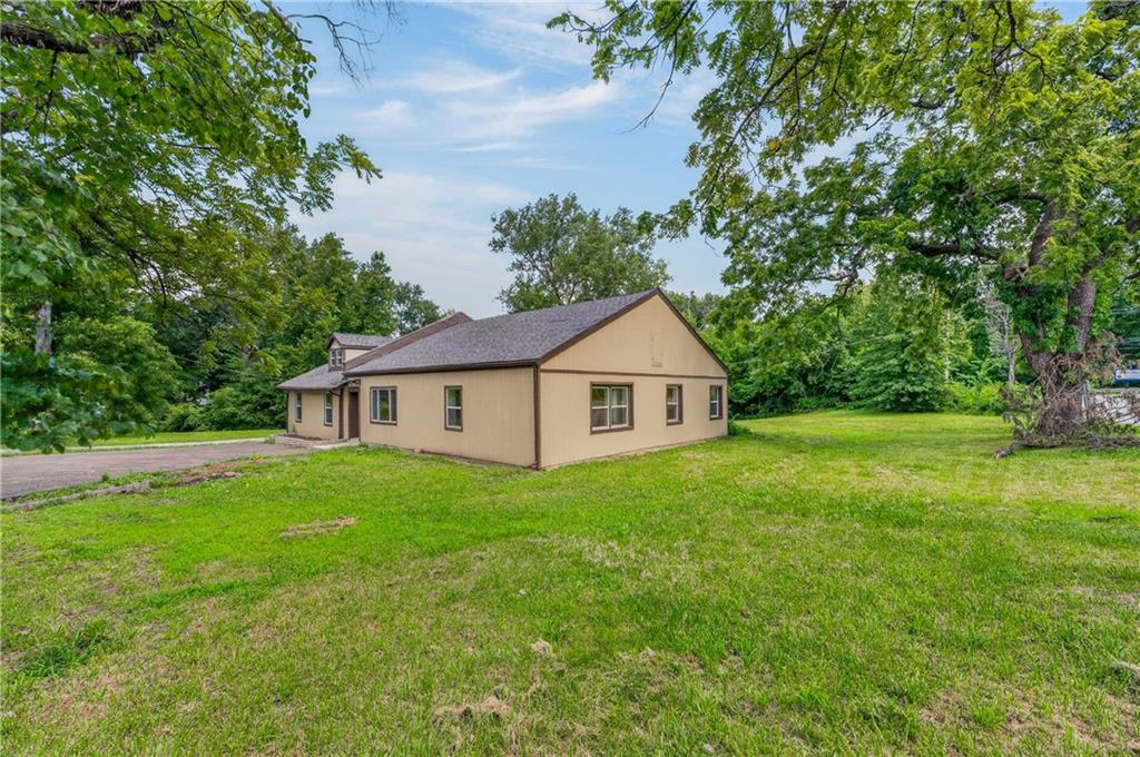 Photo 3 of 5851 Barnes Avenue