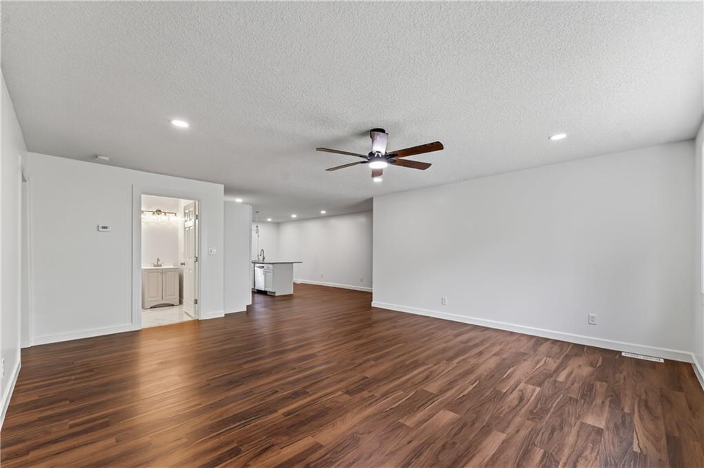 Photo 6 of 5851 Barnes Avenue
