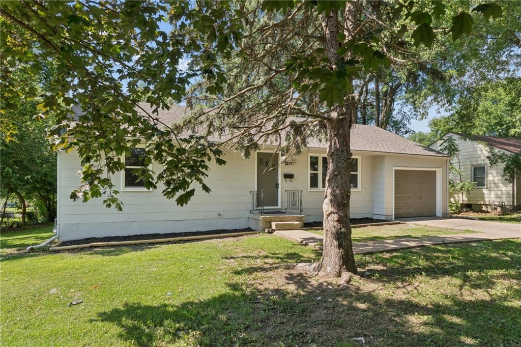 Photo 3 of 1211 NE 67th Place