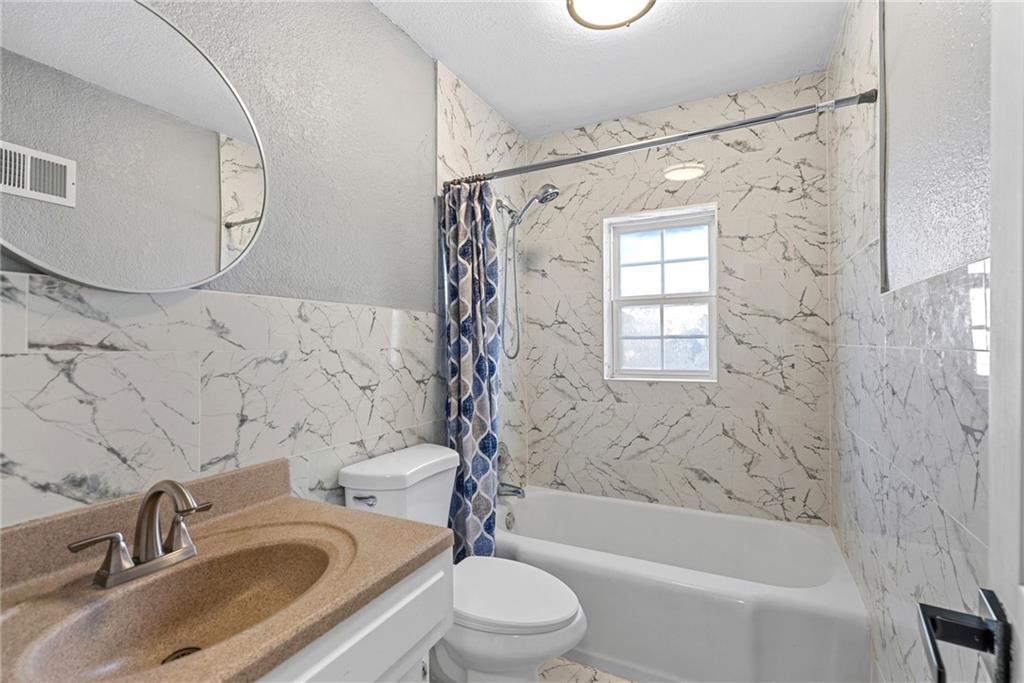Photo 4 of 8606 E 79th Street