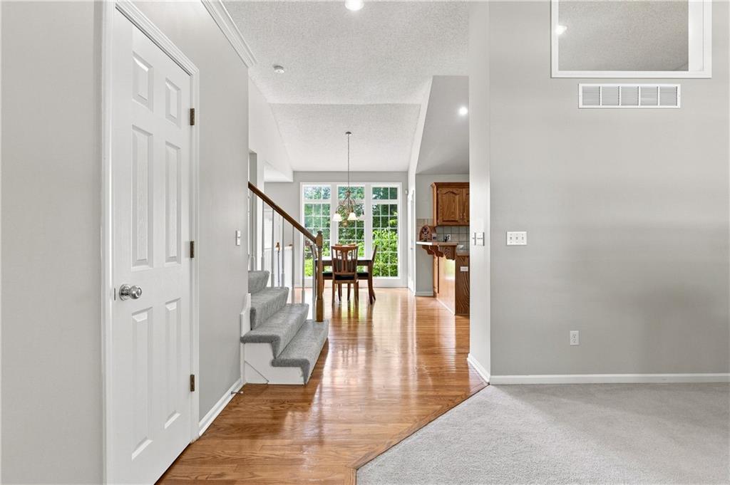 Photo 4 of 525 Parma Way