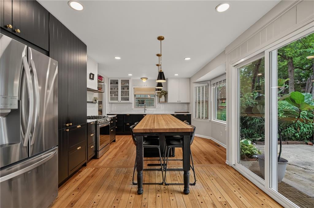 Photo 4 of 9104 W 106th Street