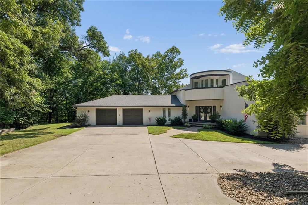 Photo 3 of 15404 Lake Point Drive
