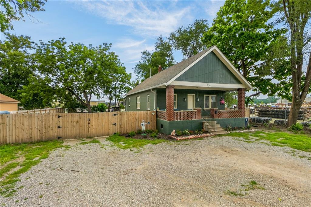 Photo 2 of 738 N Garland Avenue