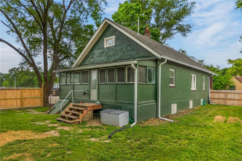 Photo 3 of 738 N Garland Avenue