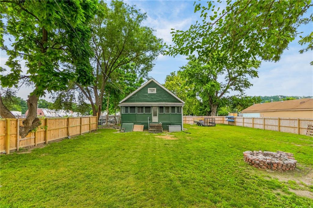 Photo 4 of 738 N Garland Avenue