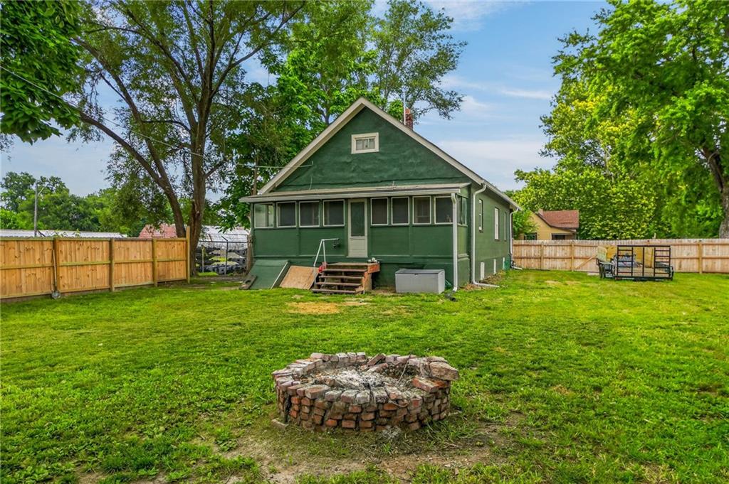 Photo 5 of 738 N Garland Avenue