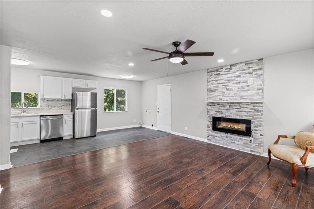 Photo 3 of 703 W 28th Street N
