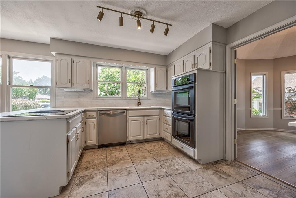 Photo 6 of 4512 W 90th Street