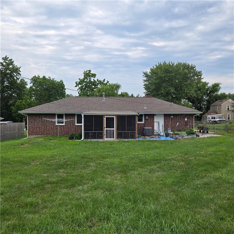 Photo 4 of 920 Tracy Avenue