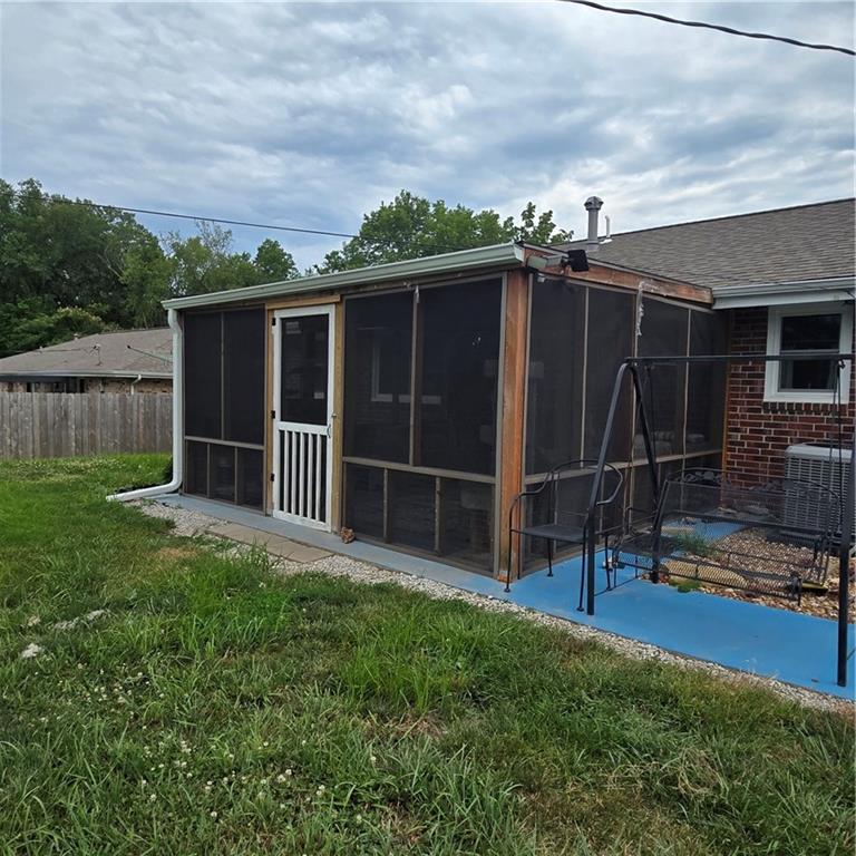 Photo 7 of 920 Tracy Avenue