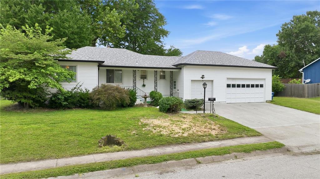 Photo 2 of 216 Moss Avenue