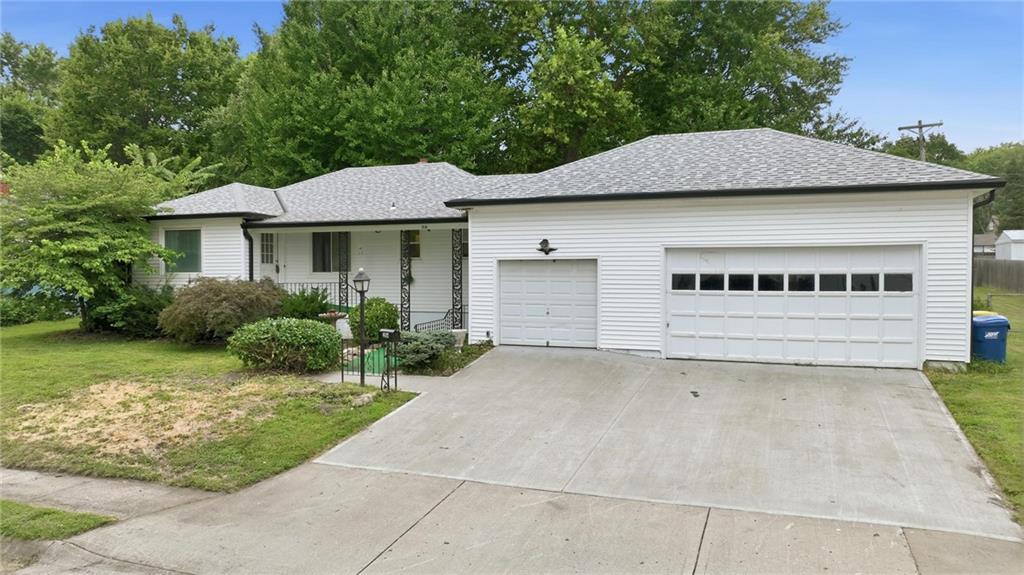 Photo 3 of 216 Moss Avenue