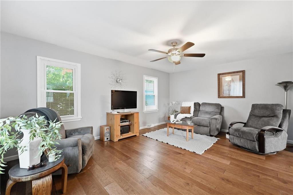 Photo 5 of 216 Moss Avenue