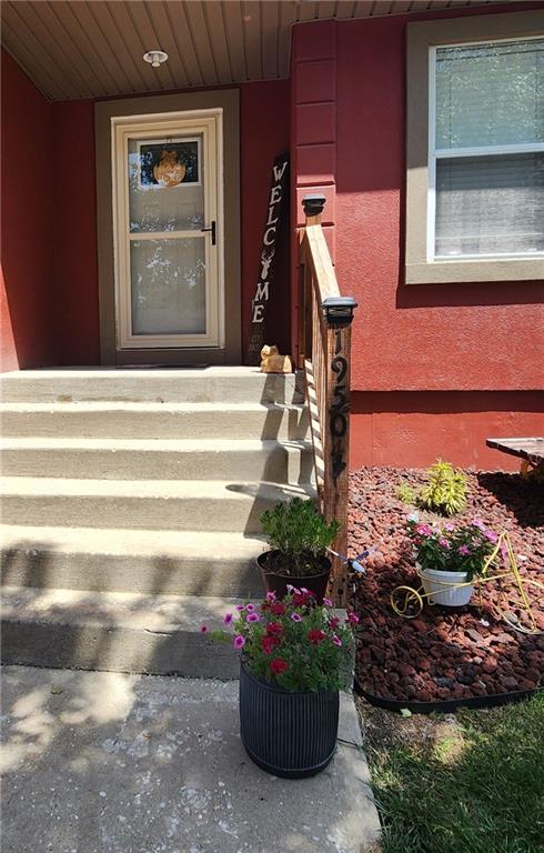 Photo 4 of 19504 Woodsbury Street