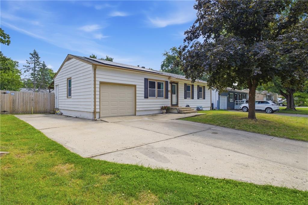 Photo 2 of 1211 N Cedar Crest Drive