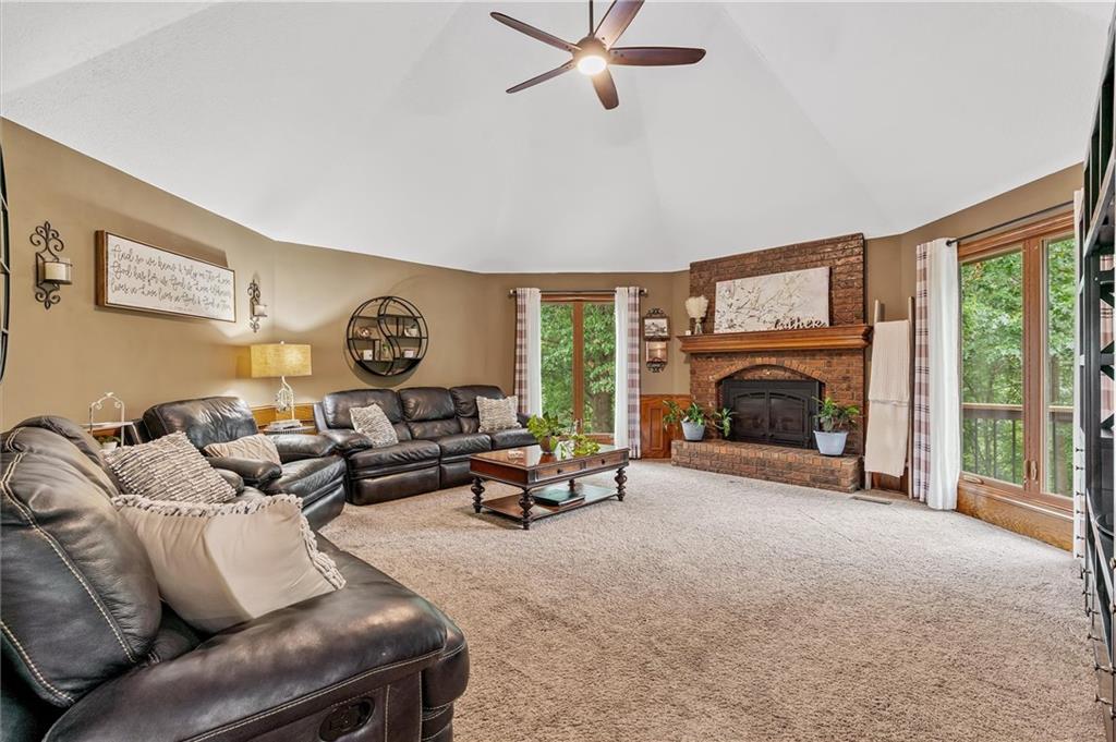 Photo 6 of 1402 Colony Drive