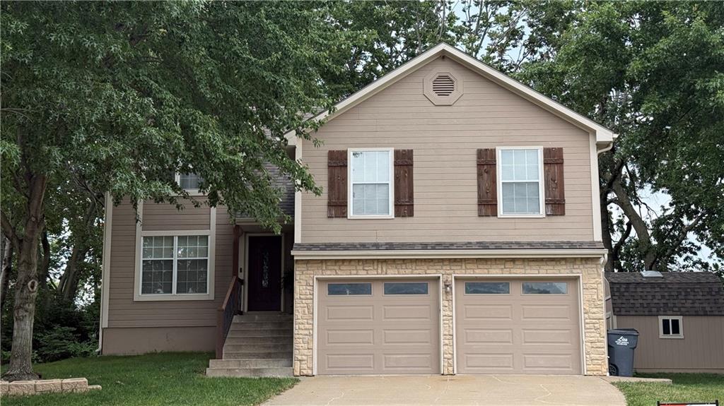 Photo of 2000 NE Springbrook Court in Blue Springs, MO