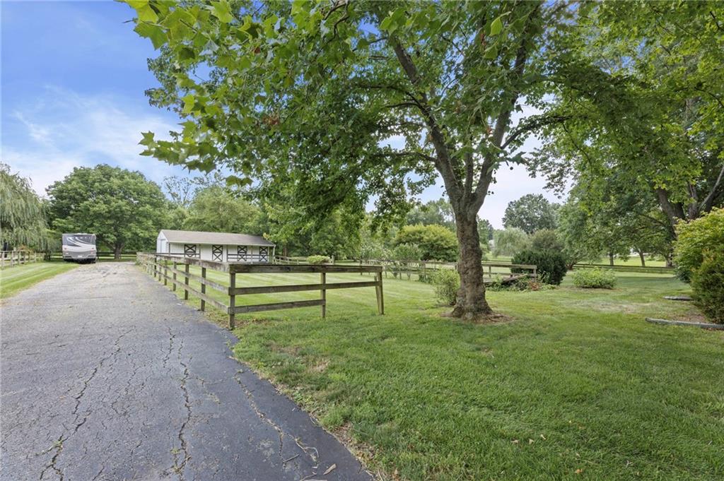 Photo 4 of 15005 S Rosehill Road