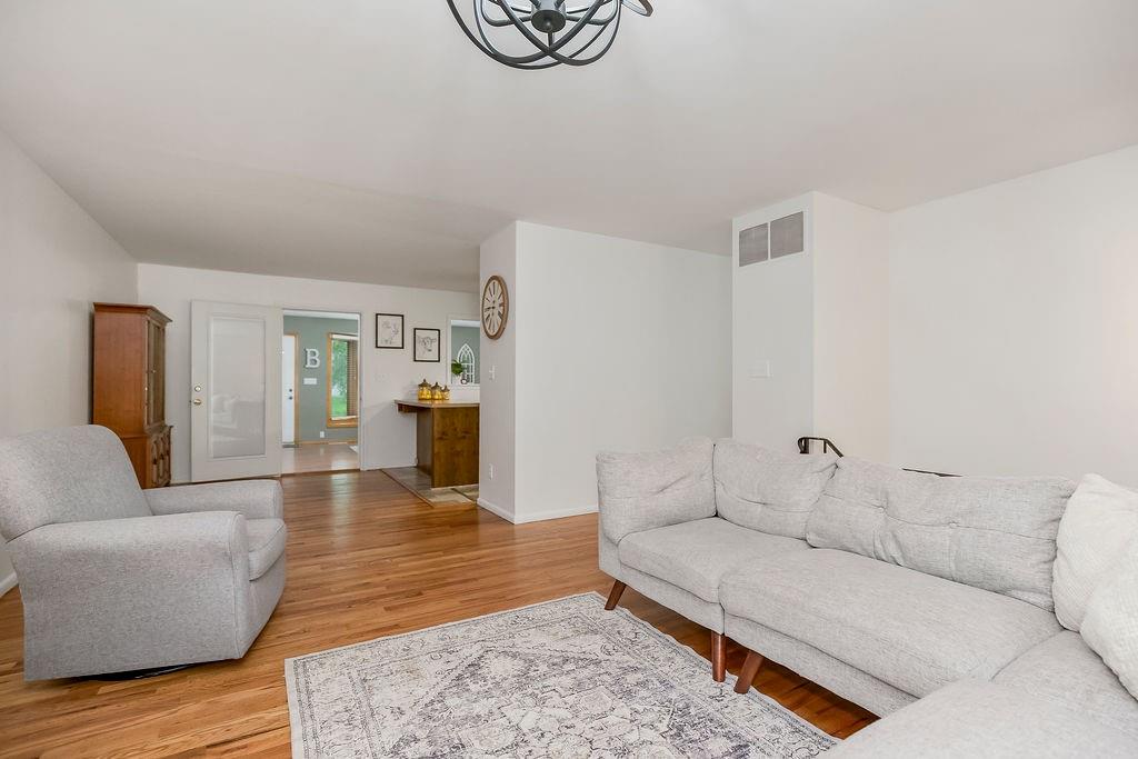 Photo 5 of 703 N Seminole Drive