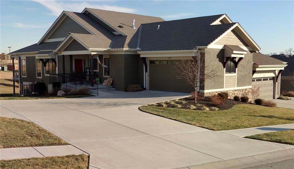 Photo of 11551 S Waterford Drive in Olathe, KS