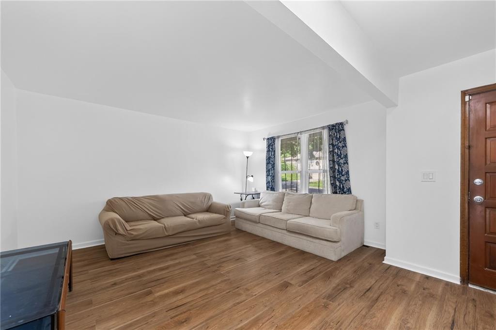 Photo 4 of 13307 Overhill Road