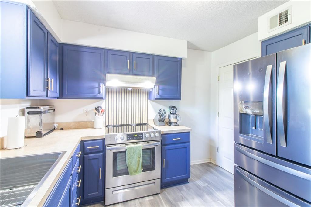 Photo 6 of 808 SE 19th Street