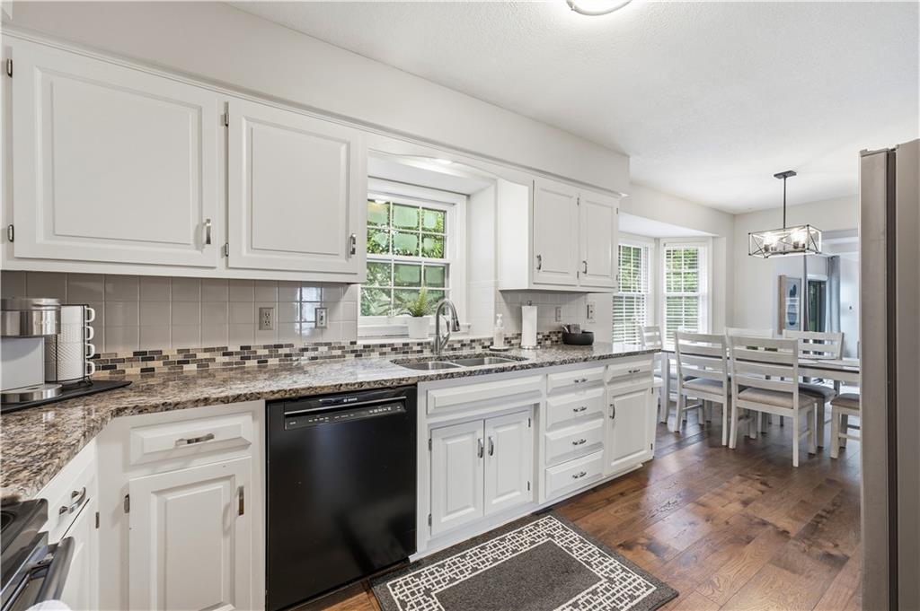 Photo 4 of 11205 RILEY Street