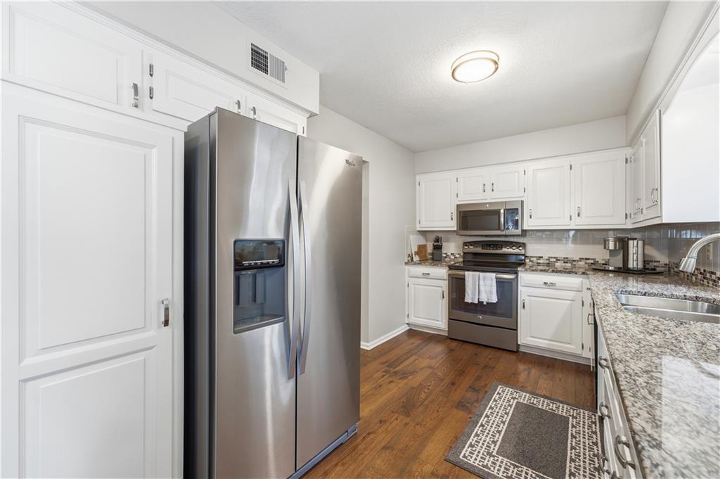 Photo 5 of 11205 RILEY Street