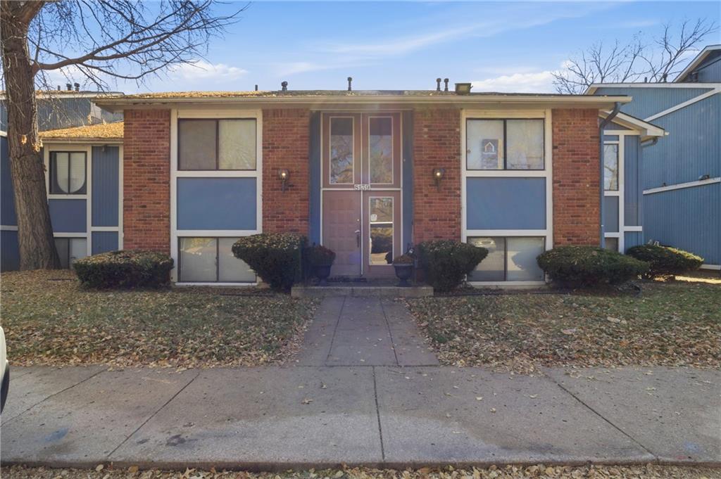 Photo 2 of 8139 Holmes Road #202