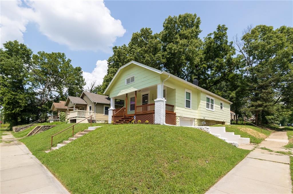Photo 5 of 3220 E 68th Street
