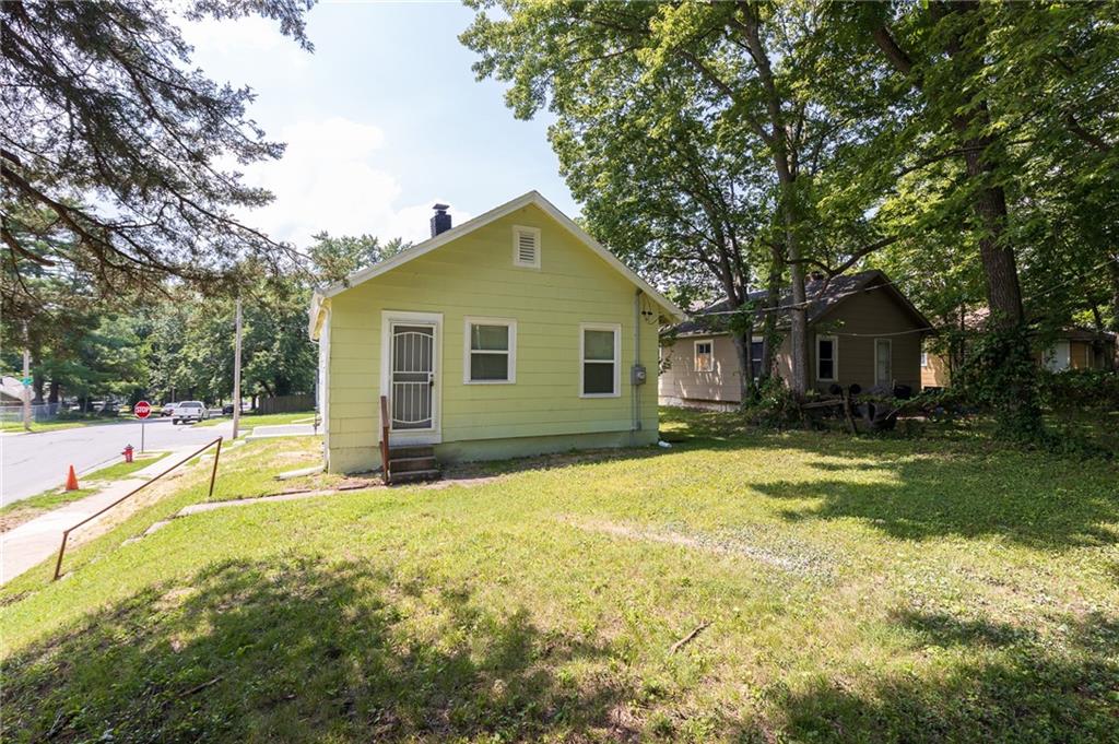 Photo 6 of 3220 E 68th Street