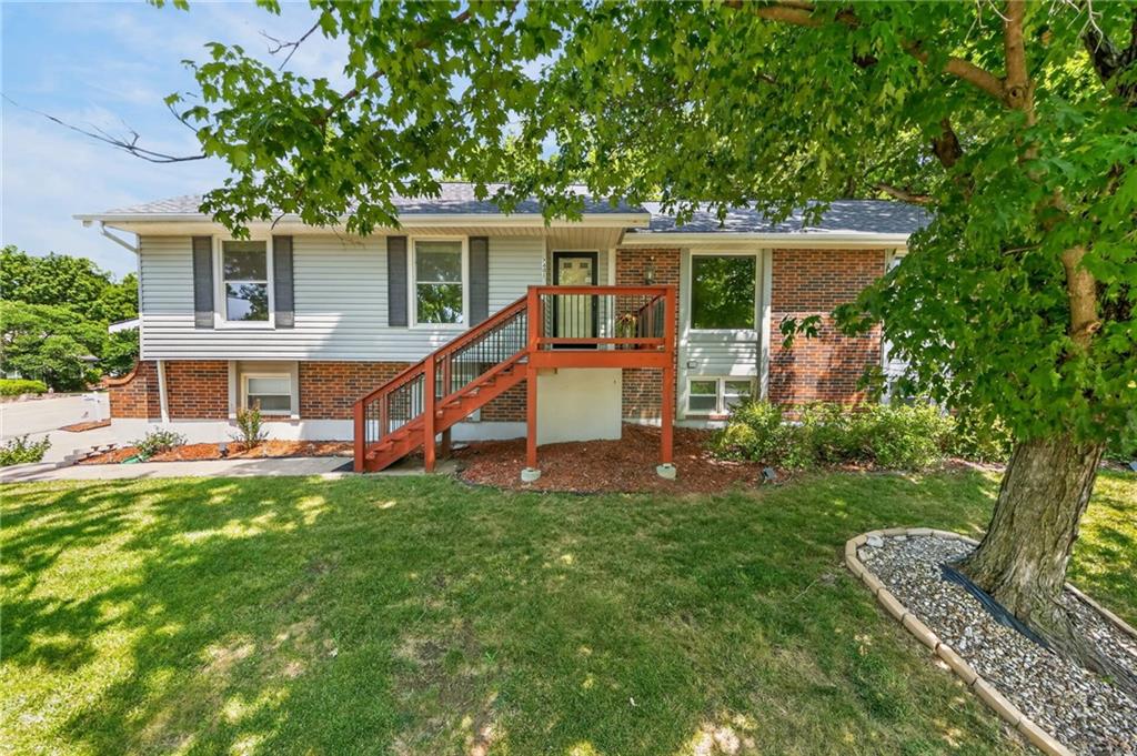 Photo 2 of 7401 N Strathbury Avenue