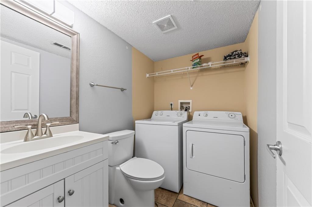 Photo 5 of 15521 E 48th Street