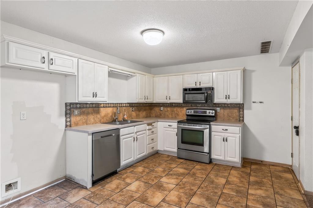 Photo 7 of 15521 E 48th Street
