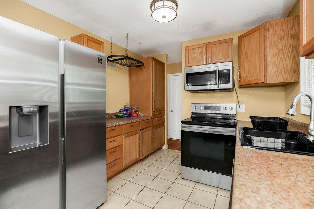 Photo 7 of 5902 Fairlane Drive