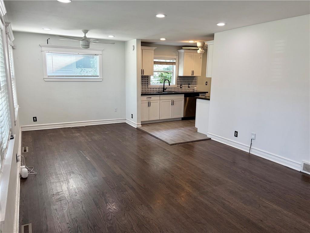 Photo 4 of 1146 E 67th Street