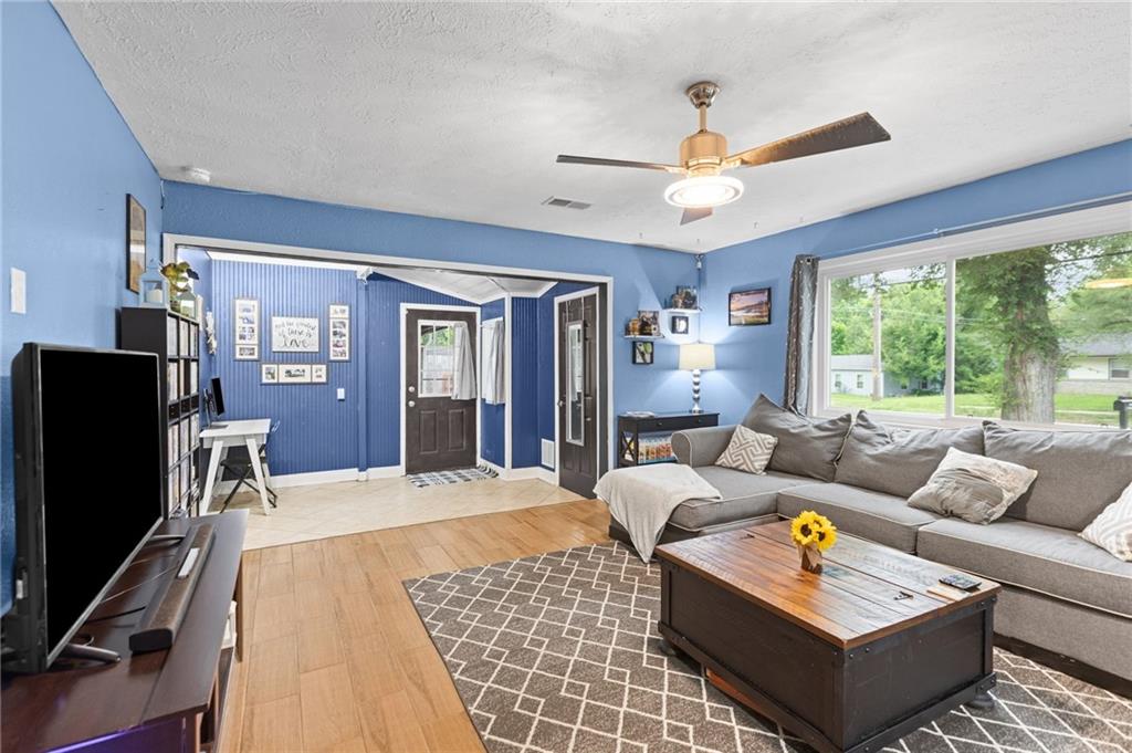 Photo 6 of 1333 E 19th Street